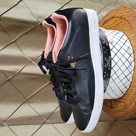 EUC- PUMA ‘Match Lo Basic’ Leather Sneaker - Picture 5 of 10